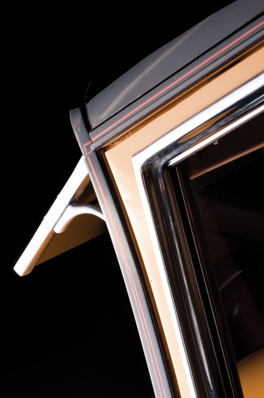  Cadillac Sixteen Madame X Club Sedan by Fleetwood 1930 года  (фото 10 из 20)
